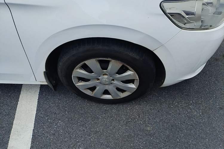 Used Peugeot 301 2014 1.6L Manual Comfort Edition Right Front Wheel Hub