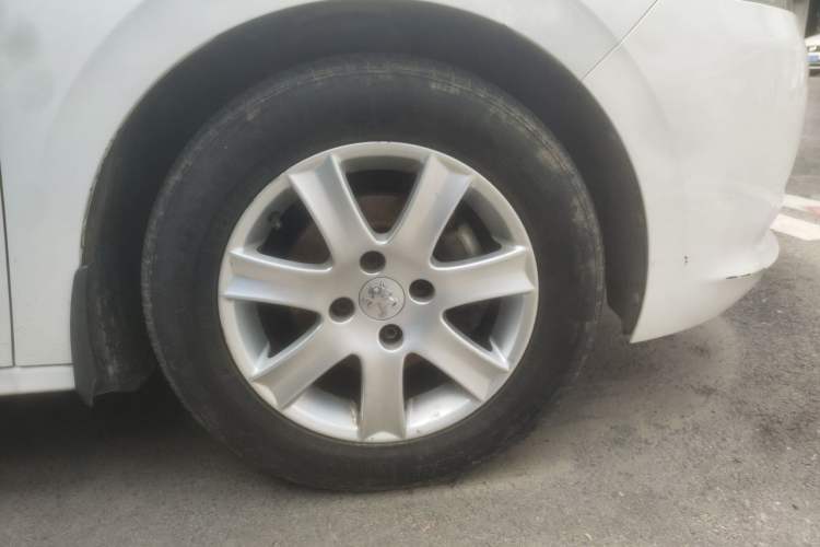 Used Peugeot 301 2014 1.6L Manual Comfort Edition Right Front Wheel Hub