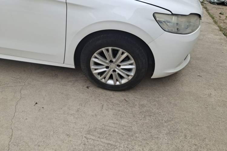 Used Peugeot 301 2014 1.6L Manual Luxury Edition Right Front Wheel Hub