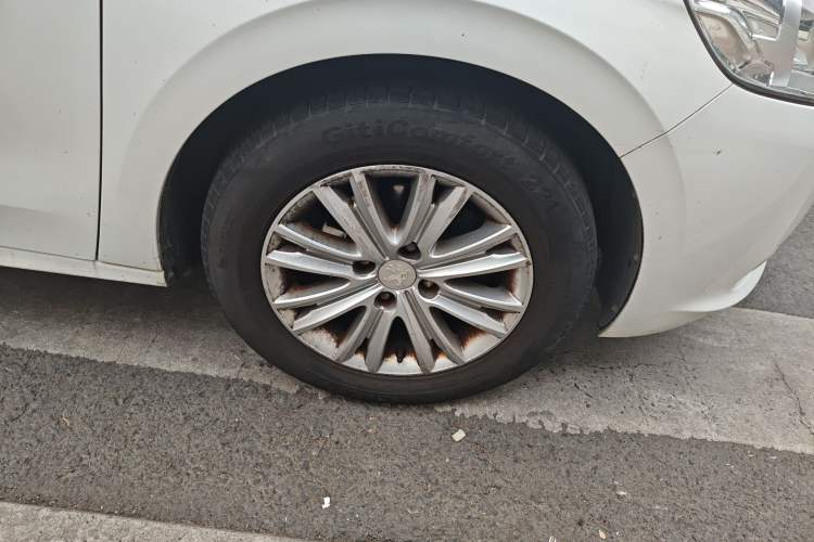 Used Peugeot 301 2014 1.6L Manual Luxury Edition Right Front Wheel Hub