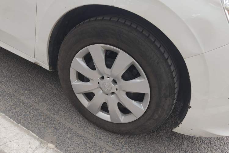Used Peugeot 301 2014 1.6L Manual Comfort Edition Right Front Wheel Hub