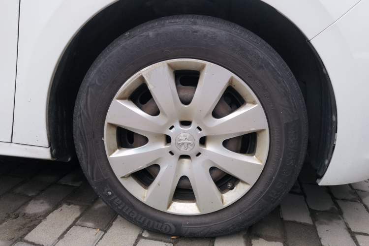 Used Peugeot 301 2014 1.6L Manual Comfort Edition Right Front Wheel Hub