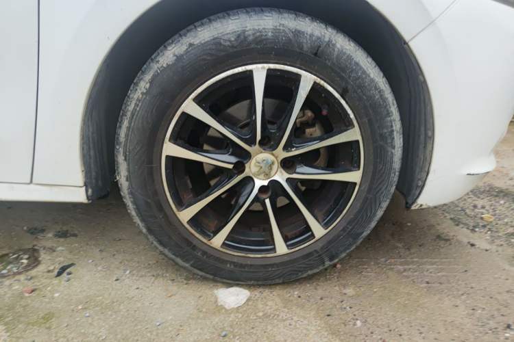 Used Peugeot 301 2014 1.6L Manual Comfort Edition Right Front Wheel Hub
