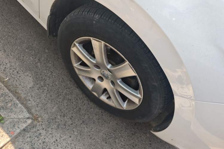 Used Peugeot 301 2014 1.6L Manual Comfort Edition Right Front Wheel Hub