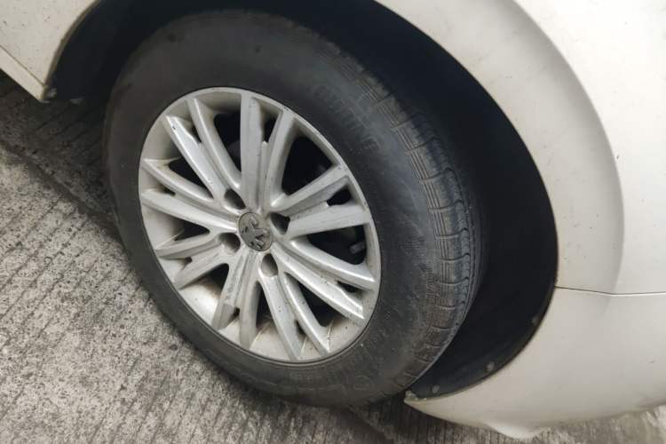 Used Peugeot 301 2014 1.6L Manual Comfort Edition Right Front Wheel Hub