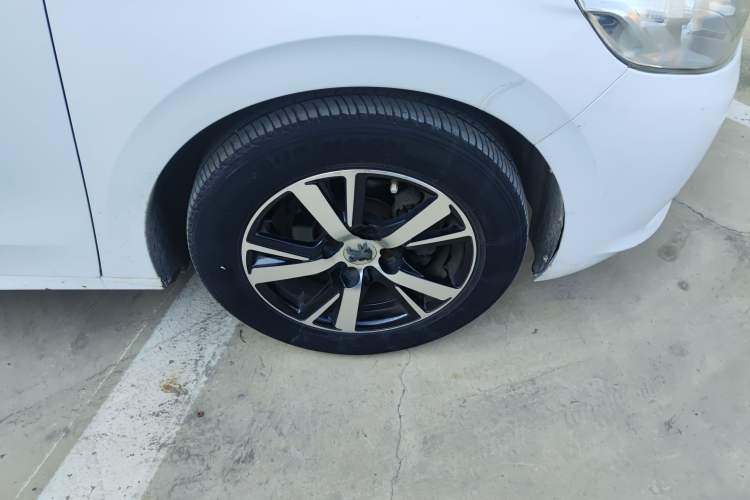 Used Peugeot 301 2014 1.6L Manual Comfort Edition Right Front Wheel Hub