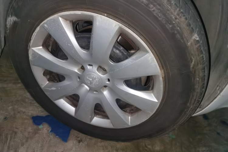 Used Peugeot 301 2014 1.6L Manual Comfort Edition Right Front Wheel Hub