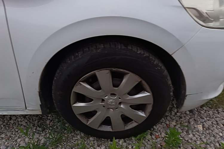 Used Peugeot 301 2014 1.6L Manual Comfort Edition Right Front Wheel Hub