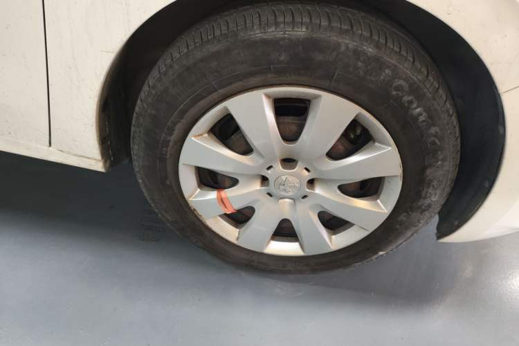 Used Peugeot 301 2014 1.6L Manual Comfort Edition Right Front Wheel Hub