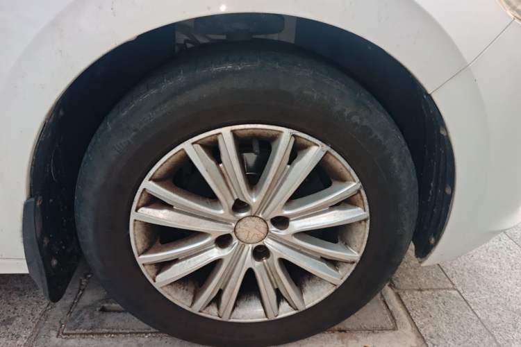 Used Peugeot 301 2014 1.6L Manual Comfort Edition Right Front Wheel Hub