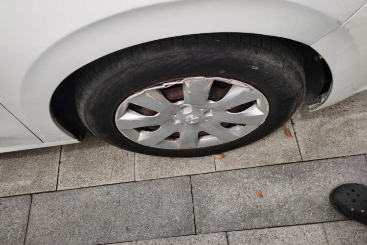 Used Peugeot 301 2014 1.6L Automatic Comfort Edition Right Front Wheel Hub