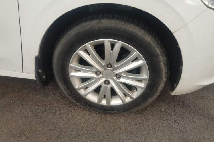 Used Peugeot 301 2014 1.6L Manual Comfort Edition Right Front Wheel Hub