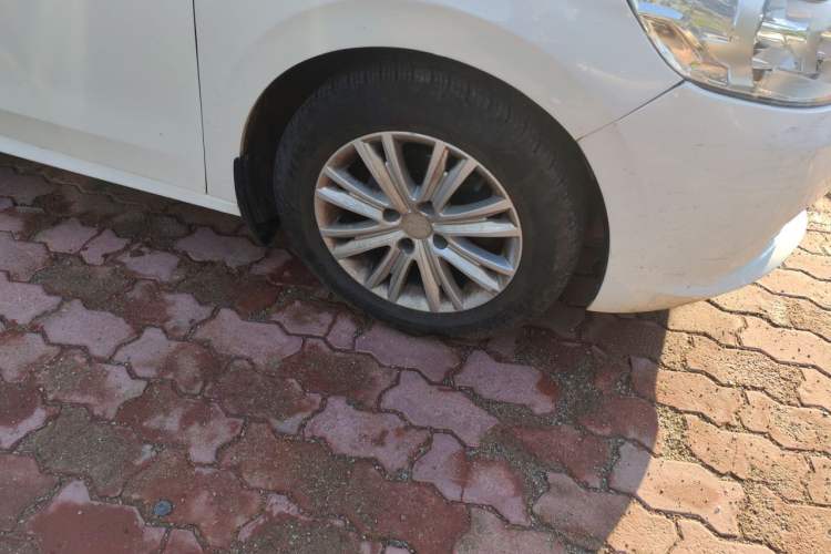 Used Peugeot 301 2014 1.6L Automatic Comfort Edition Right Front Wheel Hub