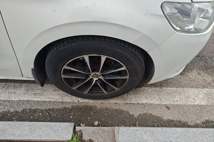 Used Peugeot 301 2014 1.6L Manual Comfort Edition Right Front Wheel Hub