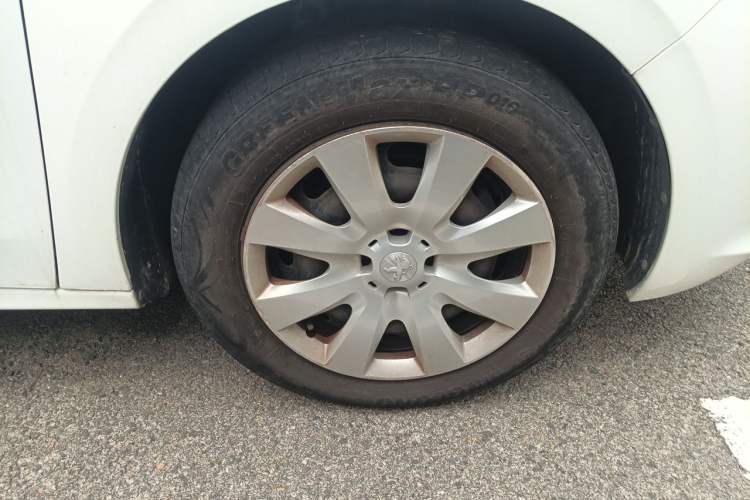 Used Peugeot 301 2014 1.6L Manual Comfort Edition Right Front Wheel Hub