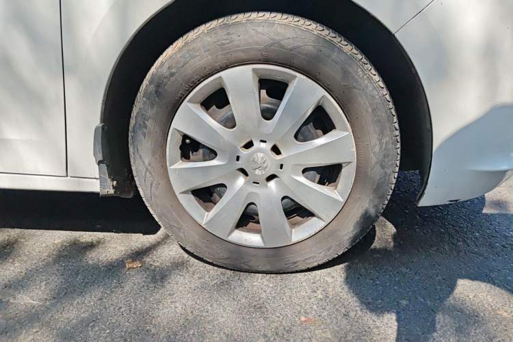 Used Peugeot 301 2014 1.6L Manual Comfort Edition Right Front Wheel Hub