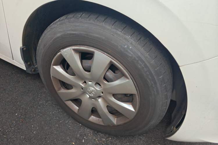 Used Peugeot 301 2014 1.6L Automatic Comfort Edition Right Front Wheel Hub