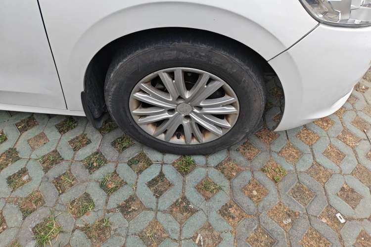 Used Peugeot 301 2014 1.6L Manual Comfort Edition Right Front Wheel Hub
