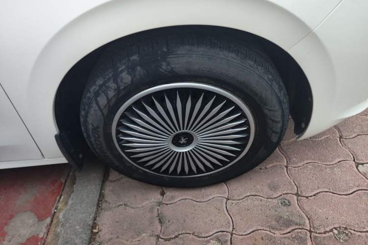 Used Peugeot 301 2014 1.6L Manual Comfort Edition Right Front Wheel Hub