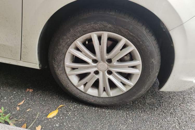 Used Peugeot 301 2014 1.6L Manual Comfort Edition CNG Right Front Wheel Hub