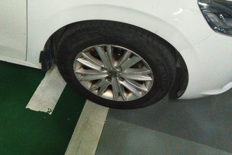 Used Peugeot 301 2014 1.6L Manual Comfort Edition Right Front Wheel Hub