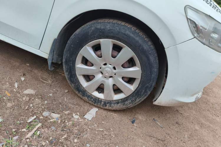 Used Peugeot 301 2014 1.6L Manual Comfort Edition Right Front Wheel Hub