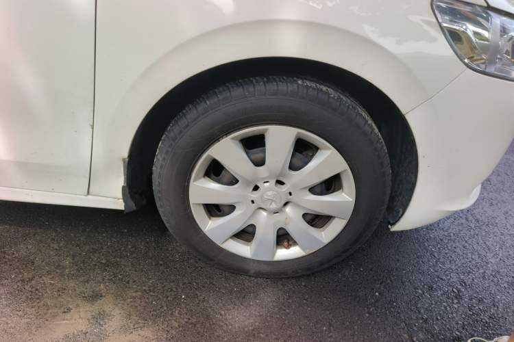 Used Peugeot 301 2014 1.6L Manual Comfort Edition Right Front Wheel Hub