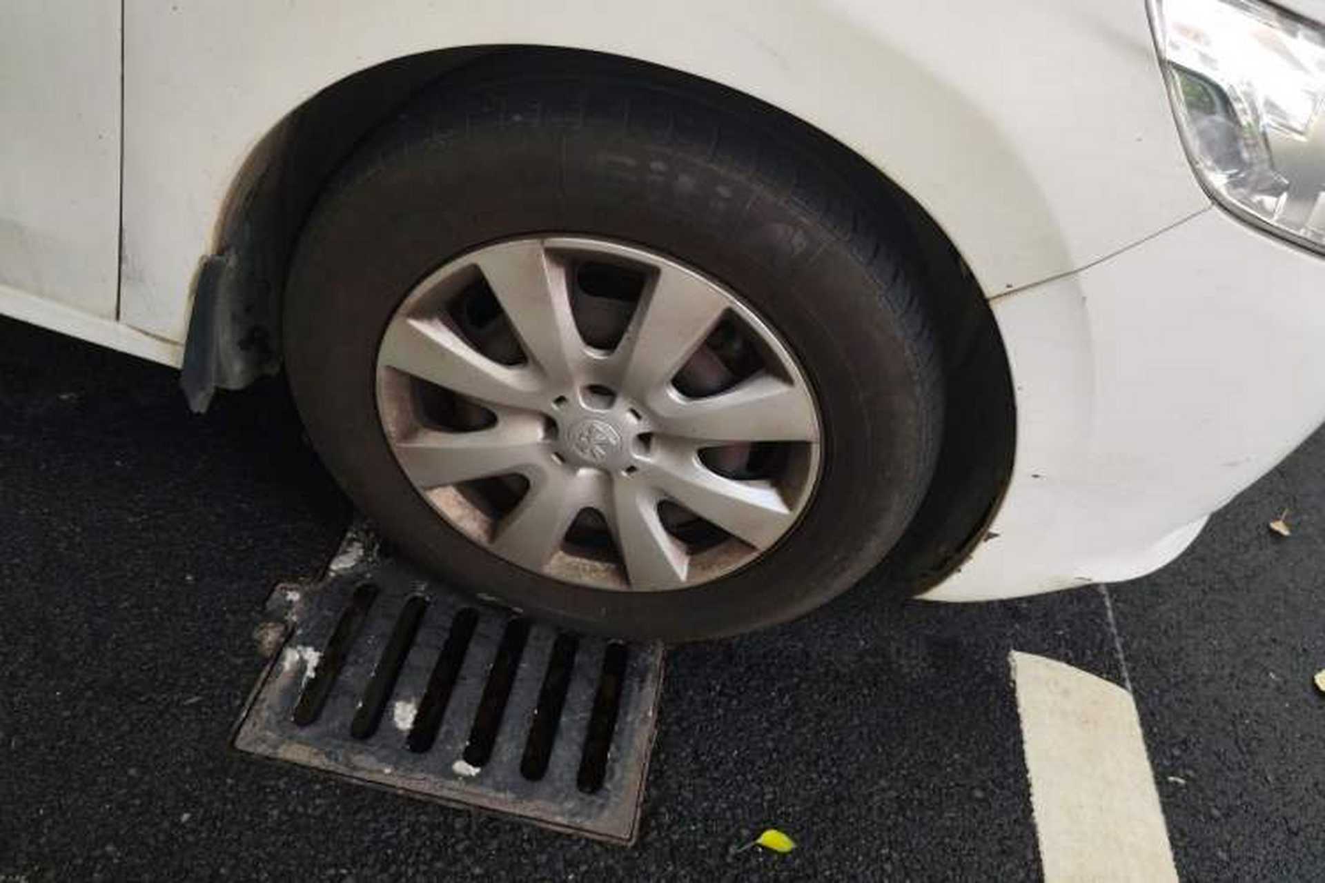 Used Peugeot 301 2014 1.6L Automatic Comfort Edition Right Front Wheel Hub