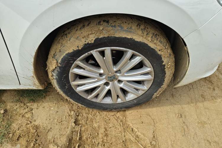 Used Peugeot 301 2014 1.6L Manual Comfort Edition Right Front Wheel Hub