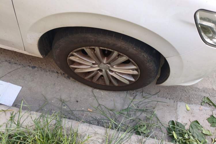 Used Peugeot 301 2014 1.6L Manual Luxury Edition Right Front Wheel Hub