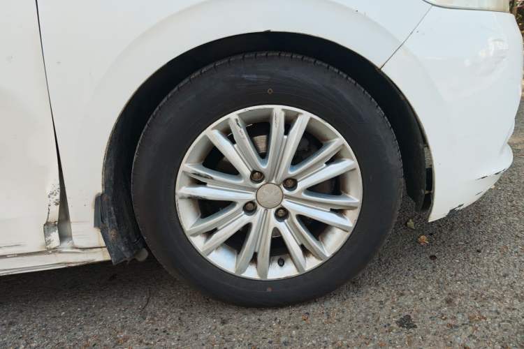 Used Peugeot 301 2014 1.6L Manual Comfort Edition Right Front Wheel Hub