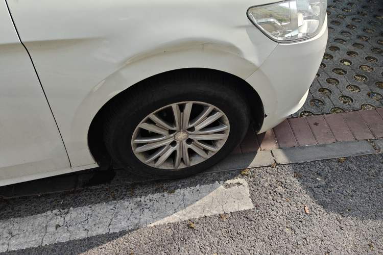 Used Peugeot 301 2014 1.6L Automatic Comfort Edition Right Front Wheel Hub