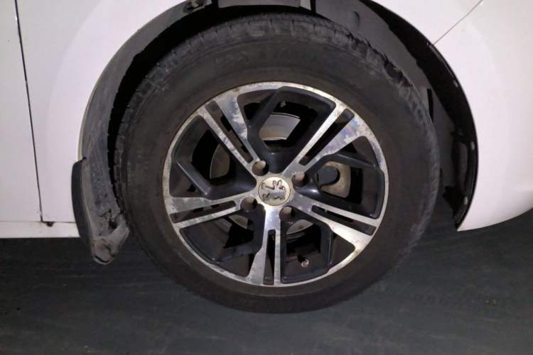 Used Peugeot 301 2014 1.6L Manual Comfort Edition Right Front Wheel Hub