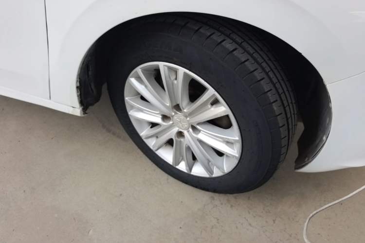 Used Peugeot 301 2014 1.6L Automatic Luxury Edition Right Front Wheel Hub