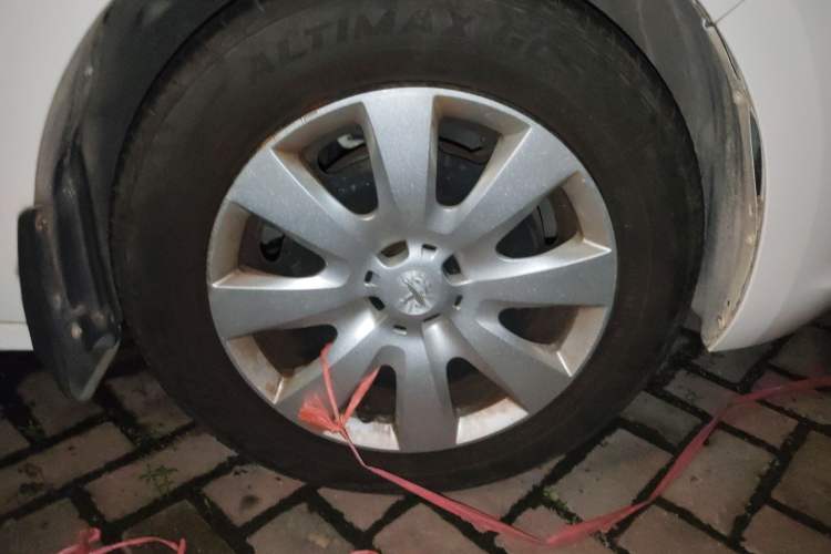 Used Peugeot 301 2014 1.6L Manual Comfort Edition Right Front Wheel Hub