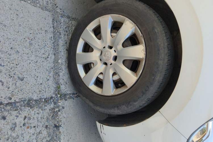 Used Peugeot 301 2014 1.6L Automatic Comfort Edition Right Front Wheel Hub