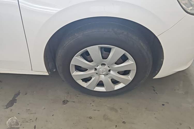 Used Peugeot 301 2014 1.6L Manual Comfort Edition Right Front Wheel Hub