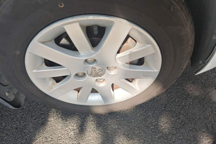 Used Peugeot 301 2014 1.6L Automatic Comfort Edition Right Front Wheel Hub