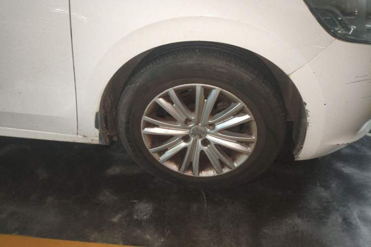 Used Peugeot 301 2014 1.6L Automatic Comfort Edition Right Front Wheel Hub
