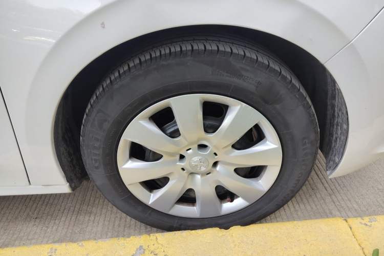 Used Peugeot 301 2014 1.6L Manual Comfort Edition Right Front Wheel Hub