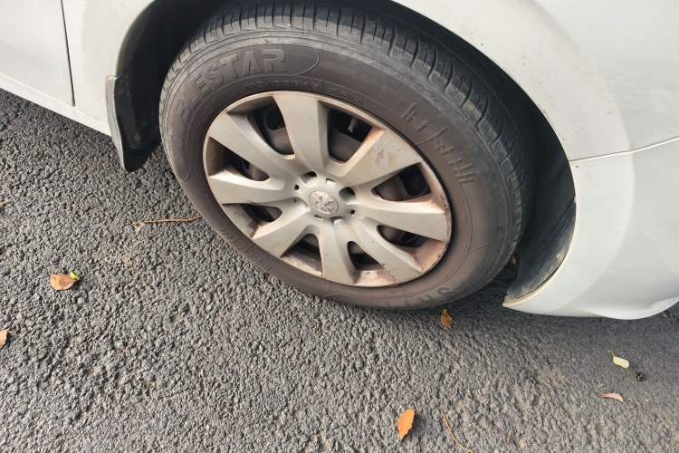 Used Peugeot 301 2014 1.6L Manual Comfort Edition Right Front Wheel Hub