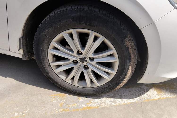 Used Peugeot 301  Right Front Wheel Hub