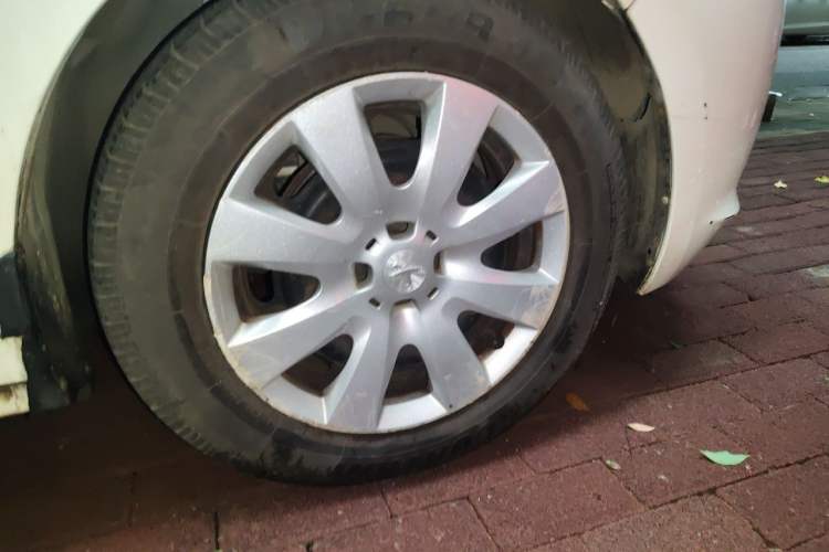 Used Peugeot 301 2014 1.6L Manual Comfort Edition Right Front Wheel Hub