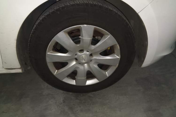 Used Peugeot 301 2014 1.6L Manual Comfort Edition Right Front Wheel Hub