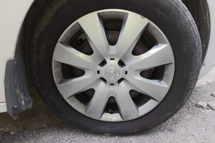 Used Peugeot 301 2014 1.6L Automatic Comfort Edition Right Front Wheel Hub