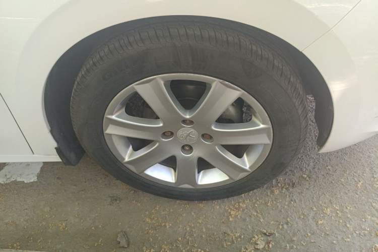 Used Peugeot 301 2014 1.6L Automatic Prestige Edition Right Front Wheel Hub