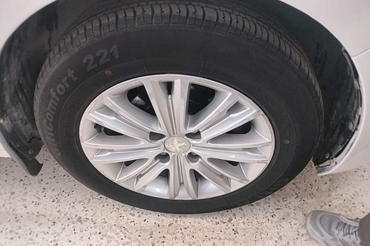 Used Peugeot 301 2014 1.6L Automatic Comfort Edition Right Front Wheel Hub