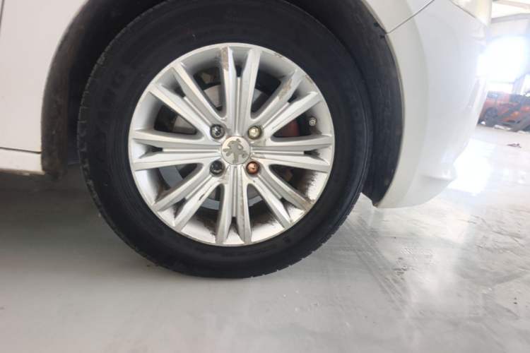Used Peugeot 301 2014 1.6L Manual Comfort Edition Right Front Wheel Hub