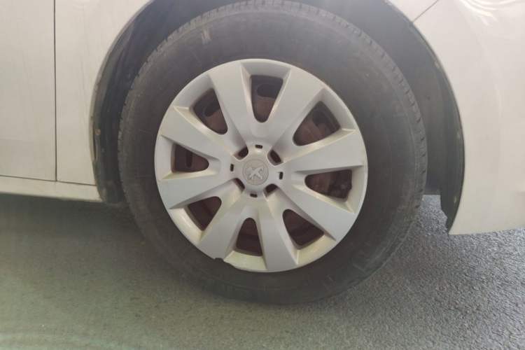 Used Peugeot 301 2014 1.6L Manual Comfort Edition Right Front Wheel Hub
