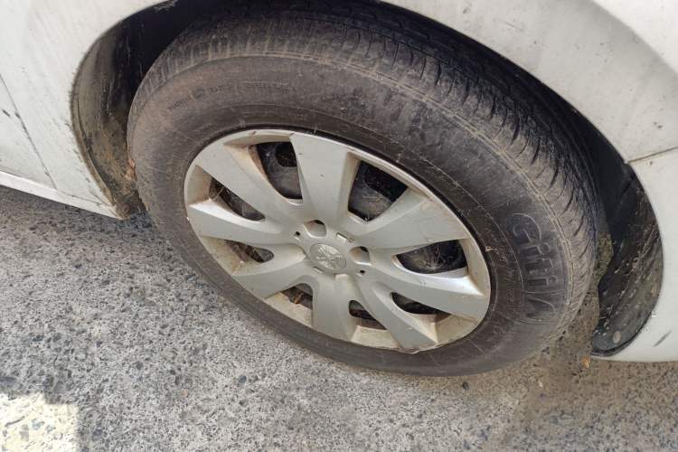 Used Peugeot 301 2014 1.6L Manual Comfort Edition Right Front Wheel Hub